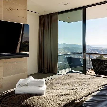 In Rhodos For 8 Guests *